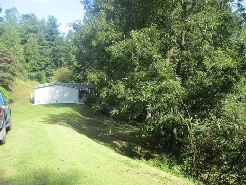 Exterior - 130 Bent Pine Trl, Sylva, NC 28779 photo 14 of 23