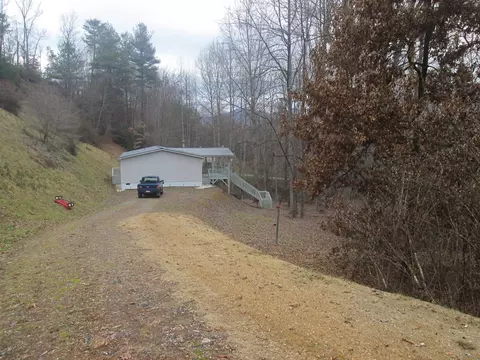 Exterior - 130 Bent Pine Trl, Sylva, NC 28779 photo 13 of 23