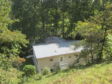 Exterior - 130 Bent Pine Trl, Sylva, NC 28779 photo 19 of 23