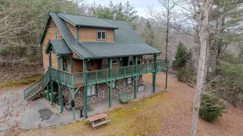 44 Riverside Dr, Whittier, NC 28789