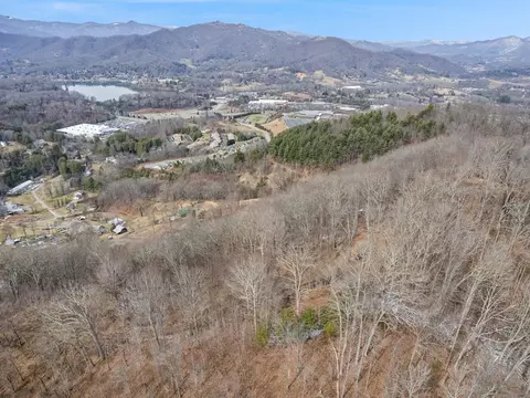 APT 4 Viewpoint Mountain, Waynesville, NC 28786