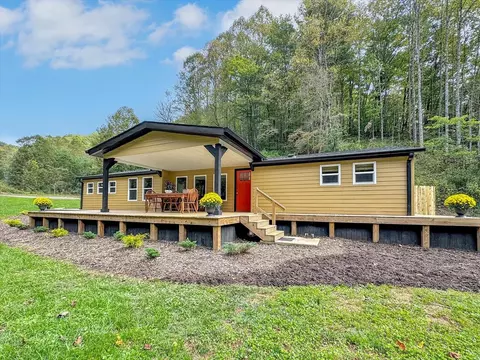 70 Icicle Ridge Rd, Sylva, NC 28779