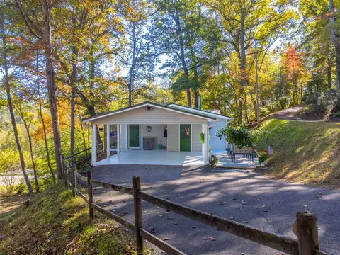 30 Middle Dr, Franklin, NC 28734 photo 3