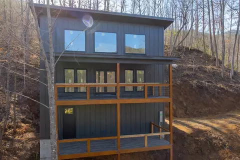 405 Oak Creek Rd, Franklin, NC 28734