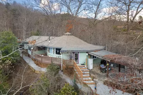 192 Iris Ln, Whittier, NC 28789