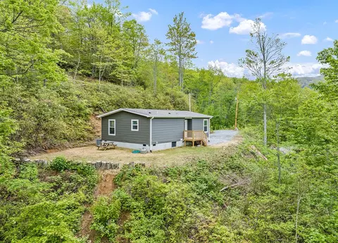 328 Mountain Lion Trl, Maggie Valley, NC 28751