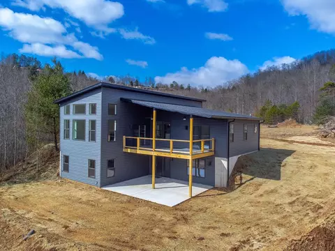 72 Mountain View Villas Rd, Franklin, NC 28734