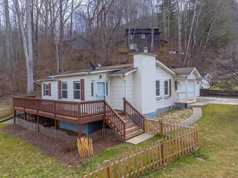 57 Melody Ln, Maggie Valley, NC 28751