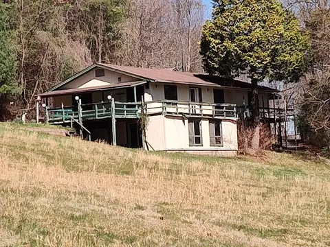 45 Varner Rd, Franklin, NC 28734