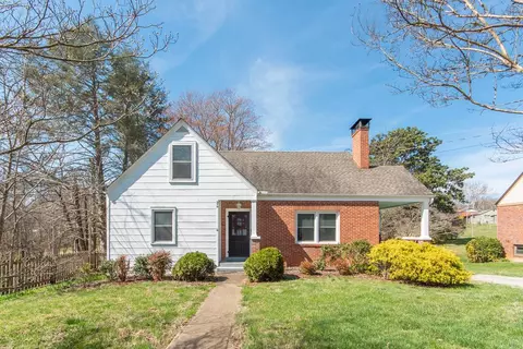378 Bidwell St, Franklin, NC 28734