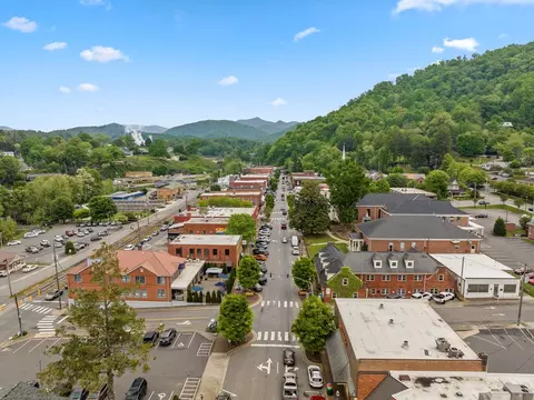 View/Area - 117 Jackson St, Sylva, NC 28779 photo 2 of 2