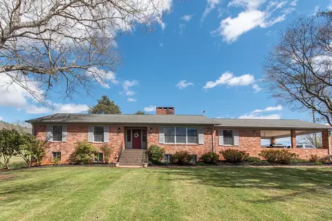 39 Green Valley Dr, Franklin, NC 28734