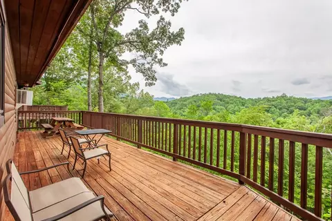 307 Blue Ridge Pkwy, Bryson City, NC 28713