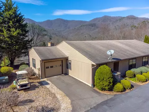 176 Woodside Villas Dr # A, Franklin, NC 28734