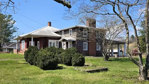 130 First St, Franklin, NC 28734