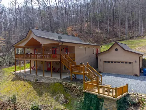 151 High Grove Pkwy, Whittier, NC 28789