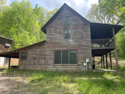 Exterior - 930 Copperhead Cv, Sylva, NC 28779 photo 6 of 9