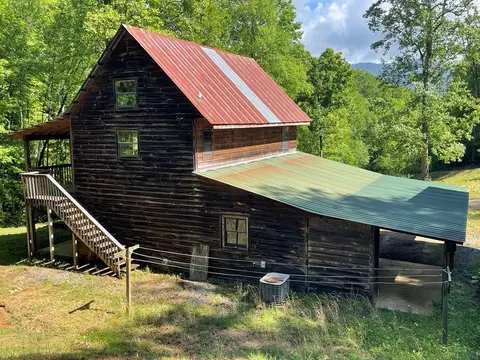 Exterior - 930 Copperhead Cv, Sylva, NC 28779 photo 5 of 9