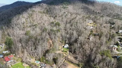 105 Marble Dr, Sylva, NC 28779