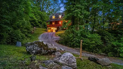 114 Johns Creek Rd, Canton, NC 28716
