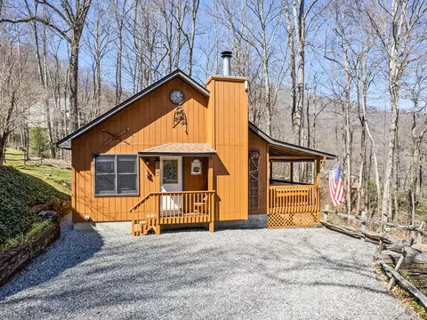 46 Stump Ln, Maggie Valley, NC 28751