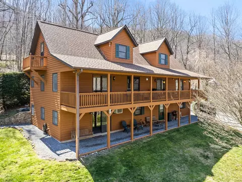 89 Stump Ln, Maggie Valley, NC 28751