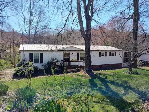 2960 Clarks Chapel Rd, Franklin, NC 28734