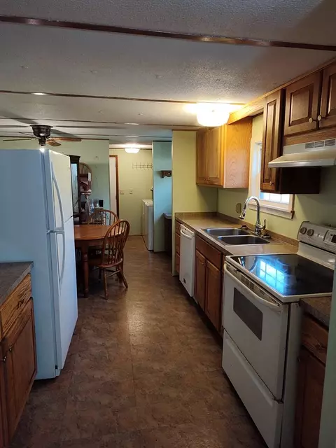 Kitchen - 2960 Clarks Chapel Rd, Franklin, NC 28734 photo 2 of 5