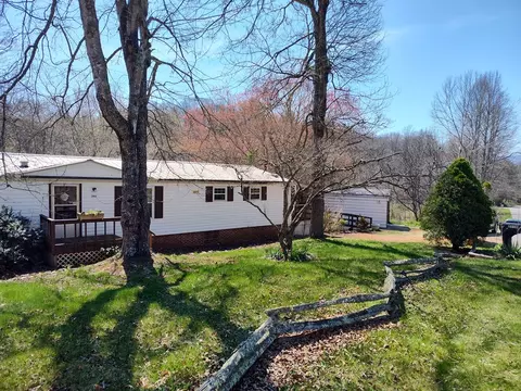 Exterior - 2960 Clarks Chapel Rd, Franklin, NC 28734 photo 1 of 8