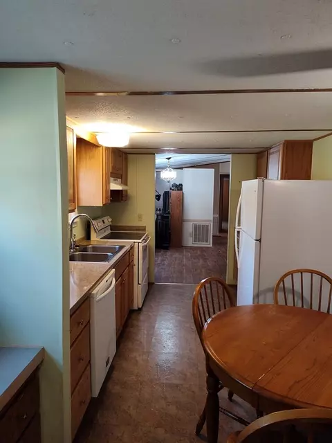 Kitchen - 2960 Clarks Chapel Rd, Franklin, NC 28734 photo 4 of 5