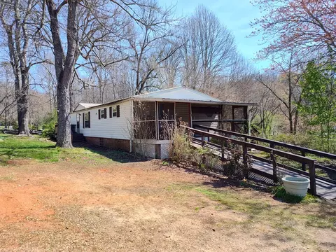 Exterior - 2960 Clarks Chapel Rd, Franklin, NC 28734 photo 2 of 8