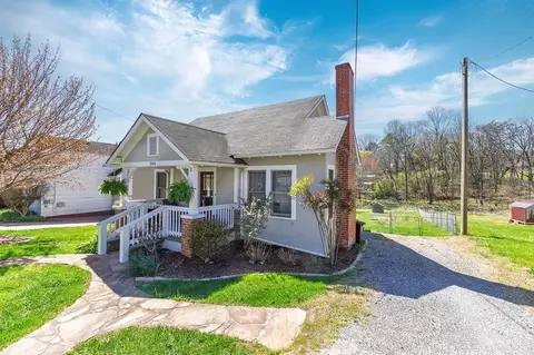 306 Bidwell St, Franklin, NC 28734