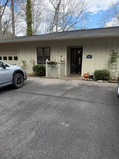 701 A Oak Crk, Franklin, NC 28734