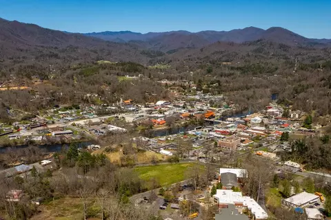 300 Arlington Ave, Bryson City, NC 28713