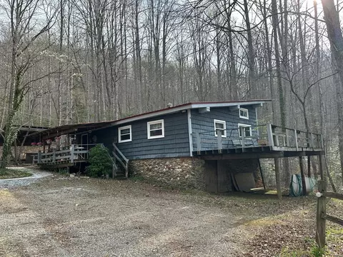 440 Holly Falls Ln, Sylva, NC 28779