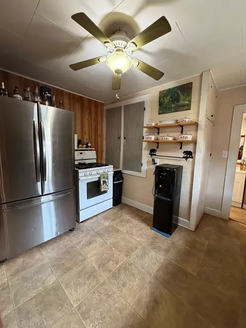 Kitchen - 28 Red Brg, Sylva, NC 28779 photo 2 of 3