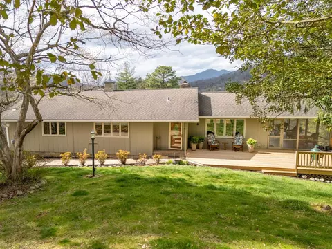 421 Riverwood Dr, Sylva, NC 28779