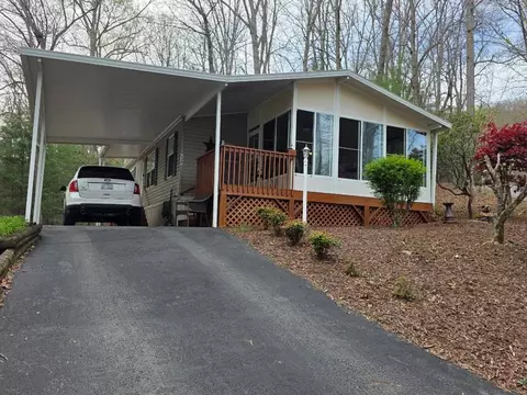 338 Country Woods Dr, Franklin, NC 28734
