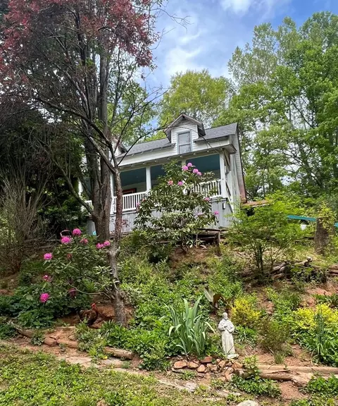 29 Regal Ave, Sylva, NC 28779