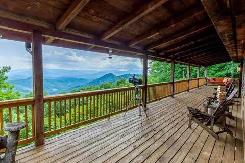 672 Summit Ridge Rd, Franklin, NC 28734