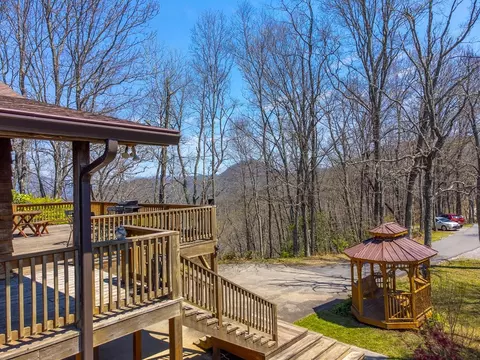 Exterior - 672 Summit Ridge Rd, Franklin, NC 28734 photo 36 of 38