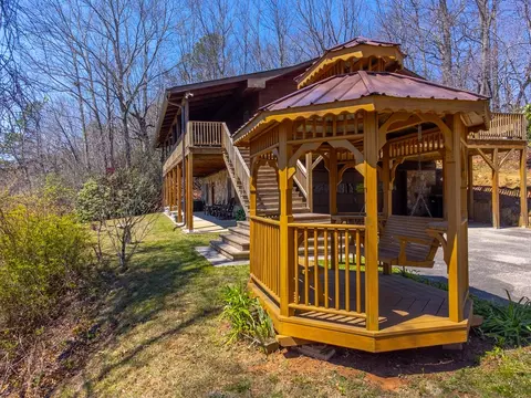 Exterior - 672 Summit Ridge Rd, Franklin, NC 28734 photo 29 of 38