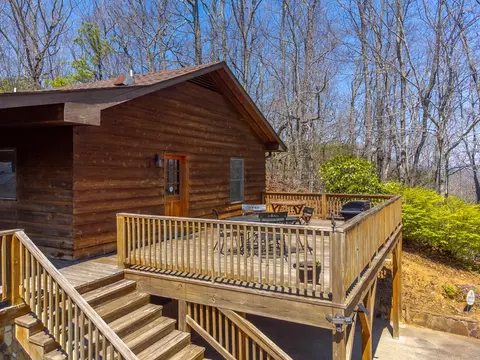 Exterior - 672 Summit Ridge Rd, Franklin, NC 28734 photo 6 of 38