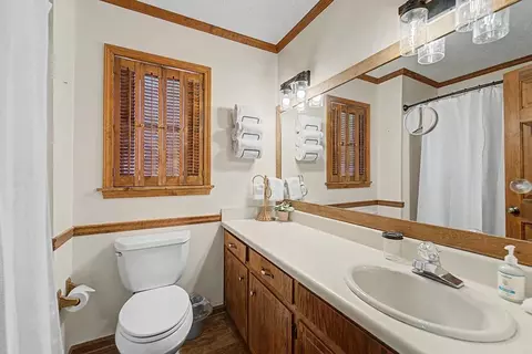 Bath - 672 Summit Ridge Rd, Franklin, NC 28734 photo 2 of 3
