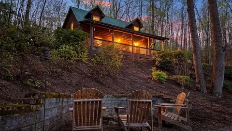 105 Rising Ridge Rd, Whittier, NC 28789