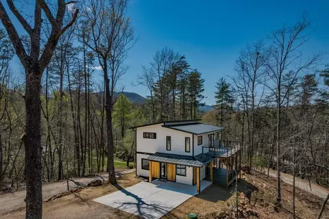 85 Elrod Dr, Whittier, NC 28789