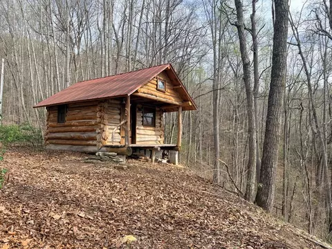 33 Snow Hill Falls Cir, Franklin, NC 28734