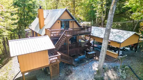 494 Lazy Ln, Whittier, NC 28789