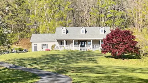 392 Old Homestead Ln, Hayesville, NC 28904