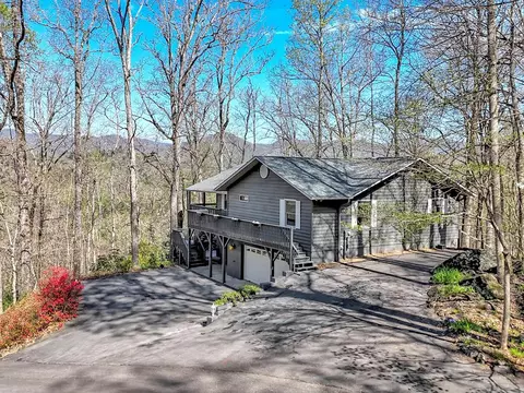 400 Indian Trl, Franklin, NC 28734